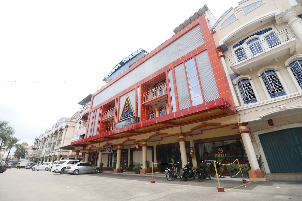 Reddoorz Plus Near Dc Mall Batam 2/39