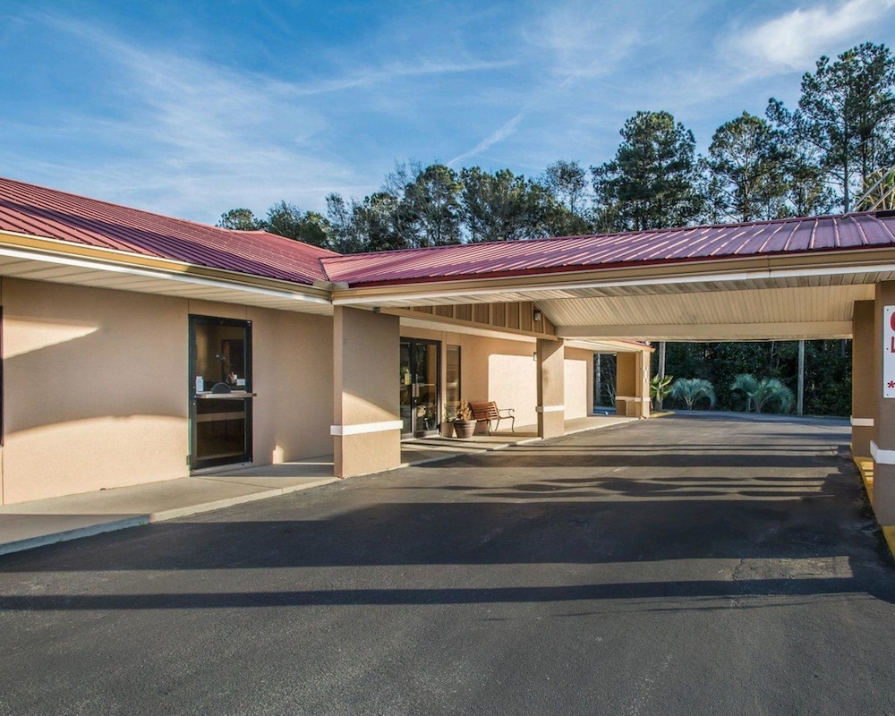 Econo Lodge Defuniak Springs I-10 7/31