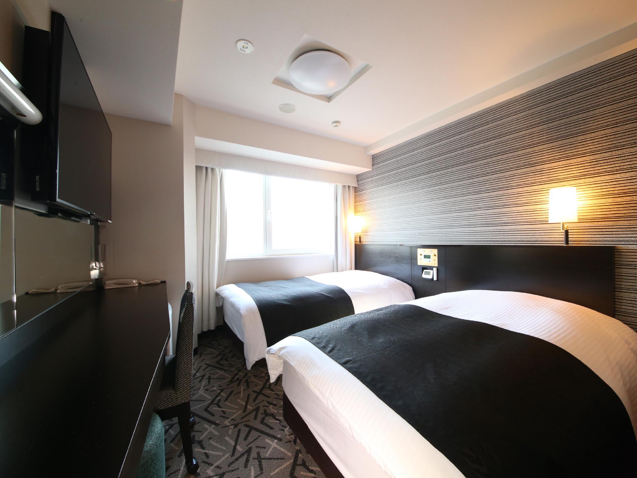 East, Twin Beds
