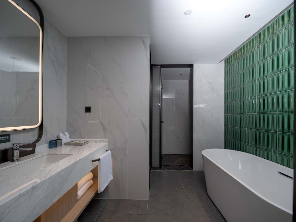 غرفة بريميوم بسرير كينج، Holiday Inn Guilin Qixing By IHG 4/4