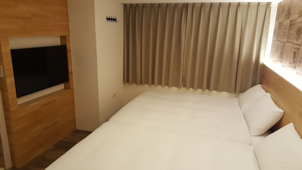 Honey Prince Hotel 6/36