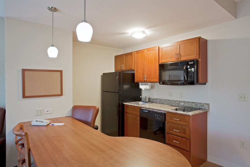 CANDLEWOOD SUITES BLUFFTON - HILTON HEAD 26/73