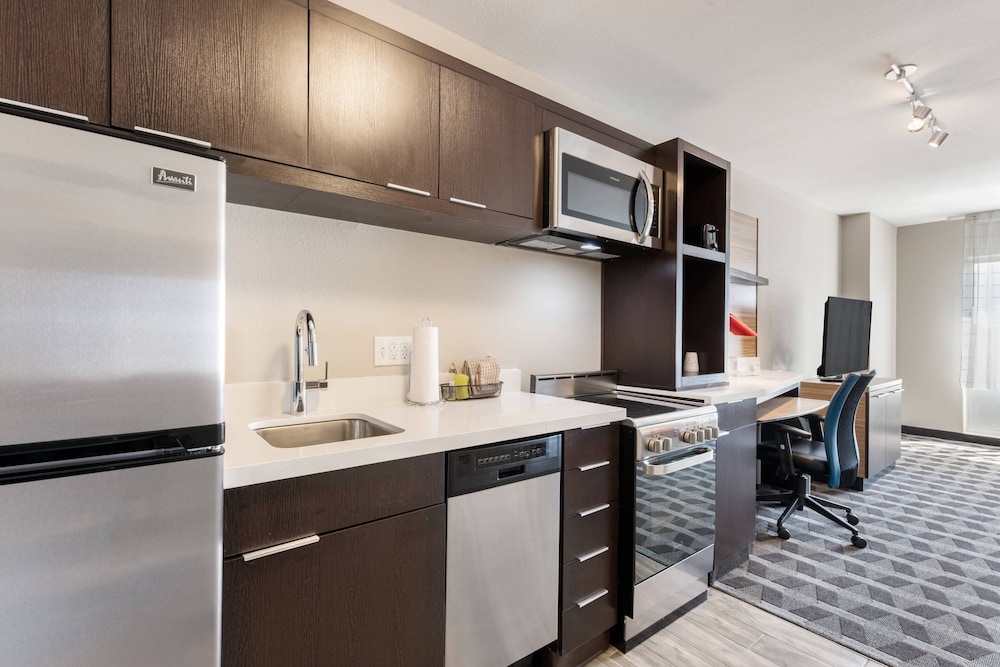 TownePlace Suites by Marriott Greensboro Coliseum Area 35/41