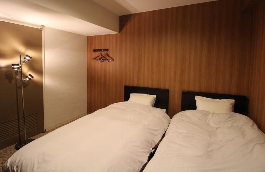 Female Only, Standard, Twin Beds
