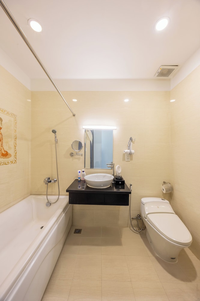 A25 Hotel - 14 Luong Huu Khanh 51/53