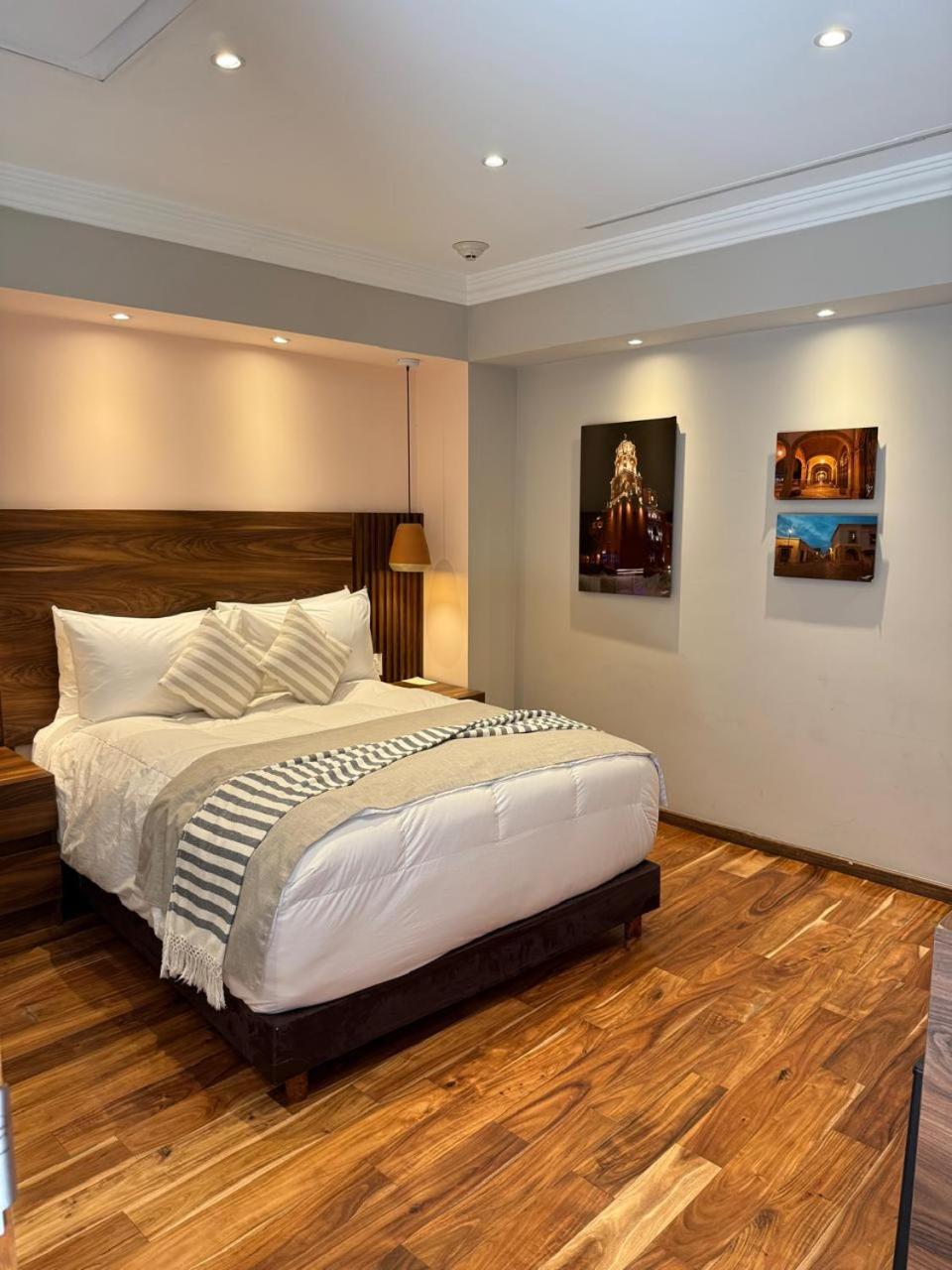 Deluxe, Double Bed
