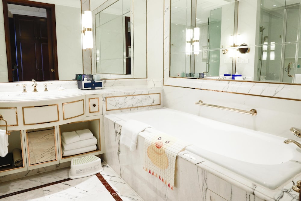 Radisson Blu Forest Manor Shanghai Hongqiao 63/64