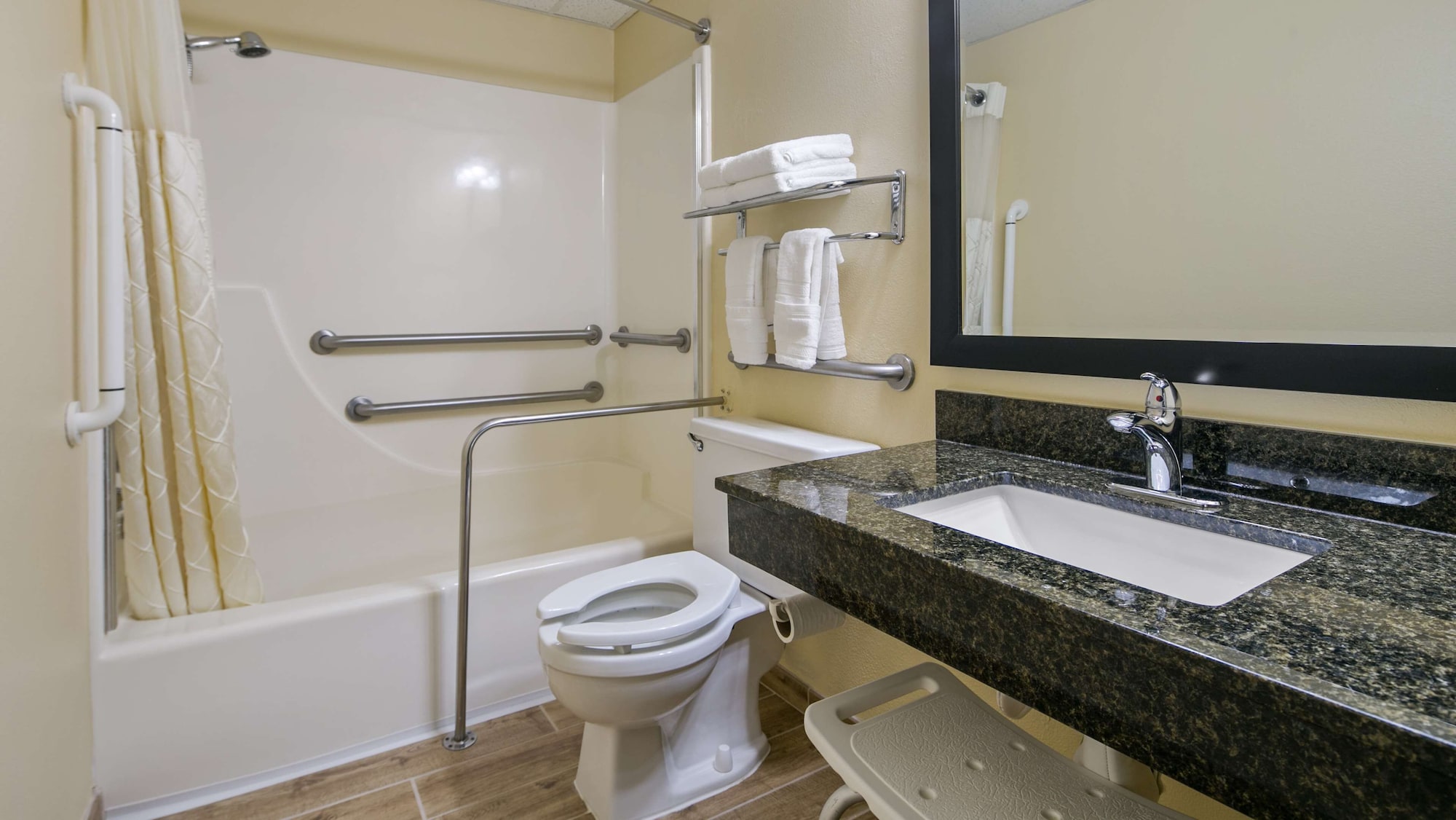 غرفة قياسية بسرير كينج لذوي الإعاقة، Best Western La Grande Hacienda 4/4