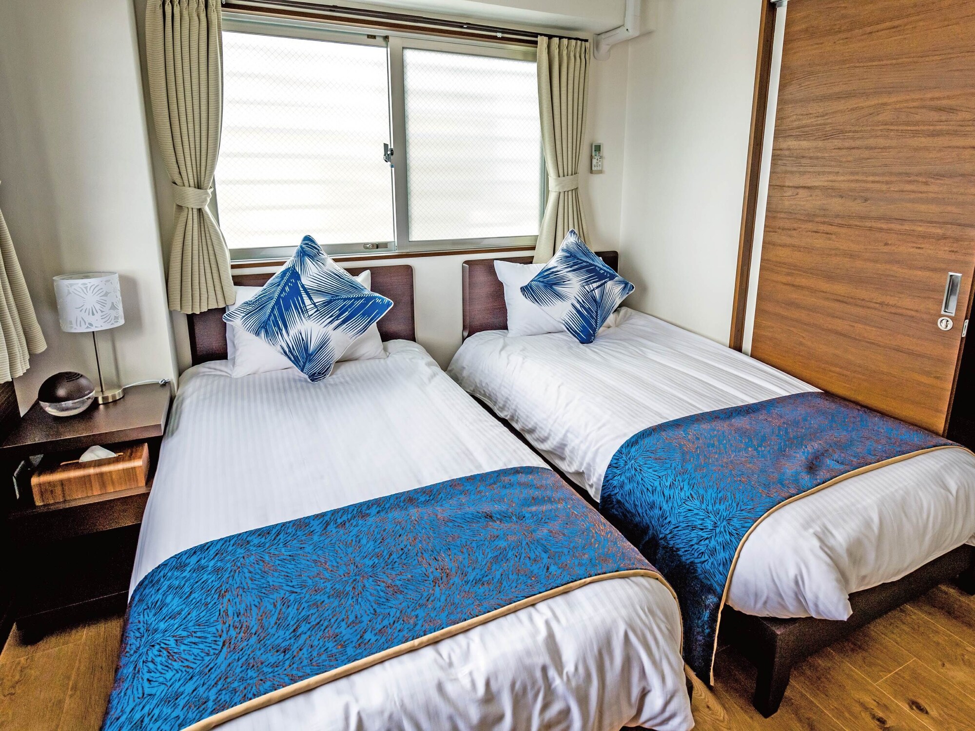 SKY, DOUBLE OR TWIN BED, HIGH FLOOR