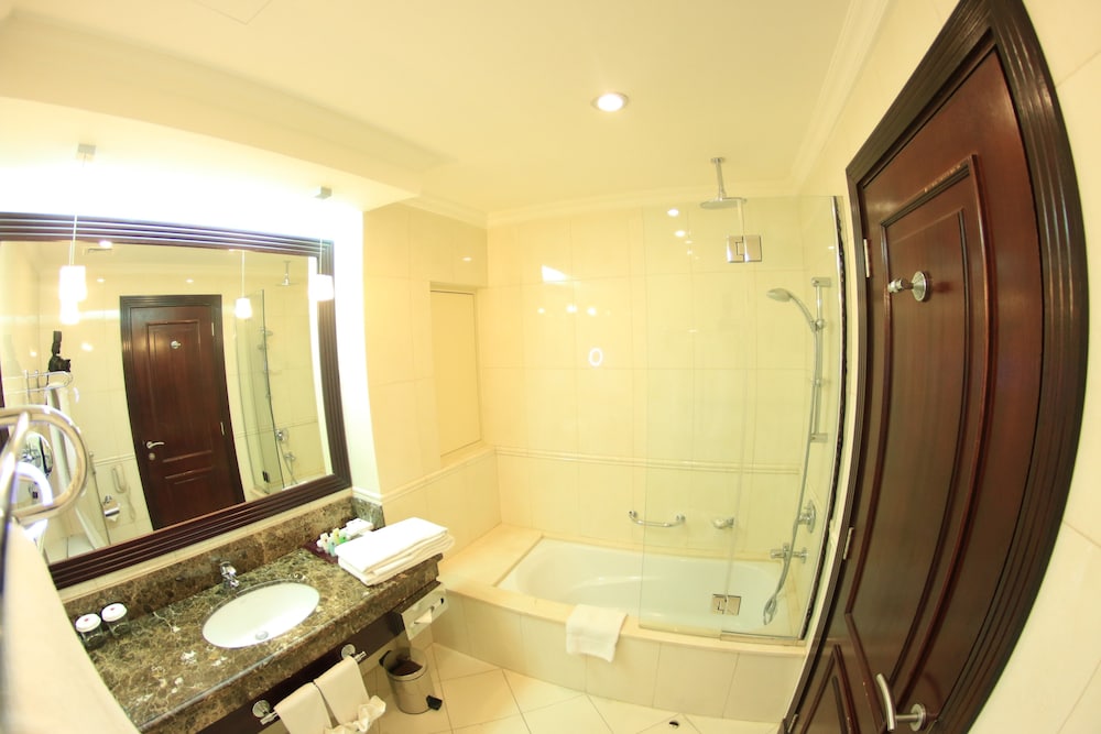 Grand Regal Hotel 4/60