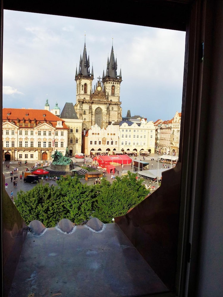 Old Town Square Premium Apartments 28/32