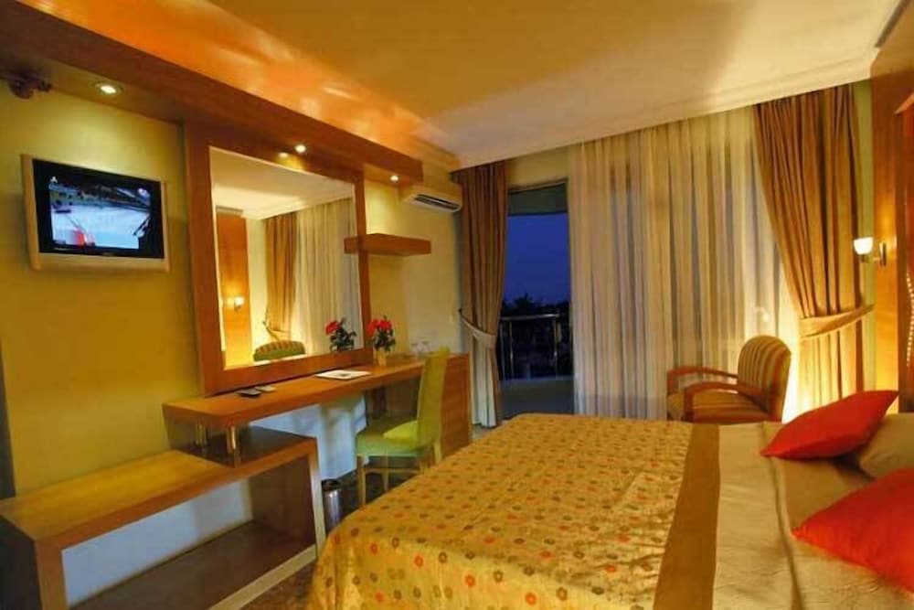 Sirma Hotel 27/50
