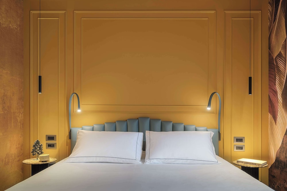 DELUXE, QUEEN BED