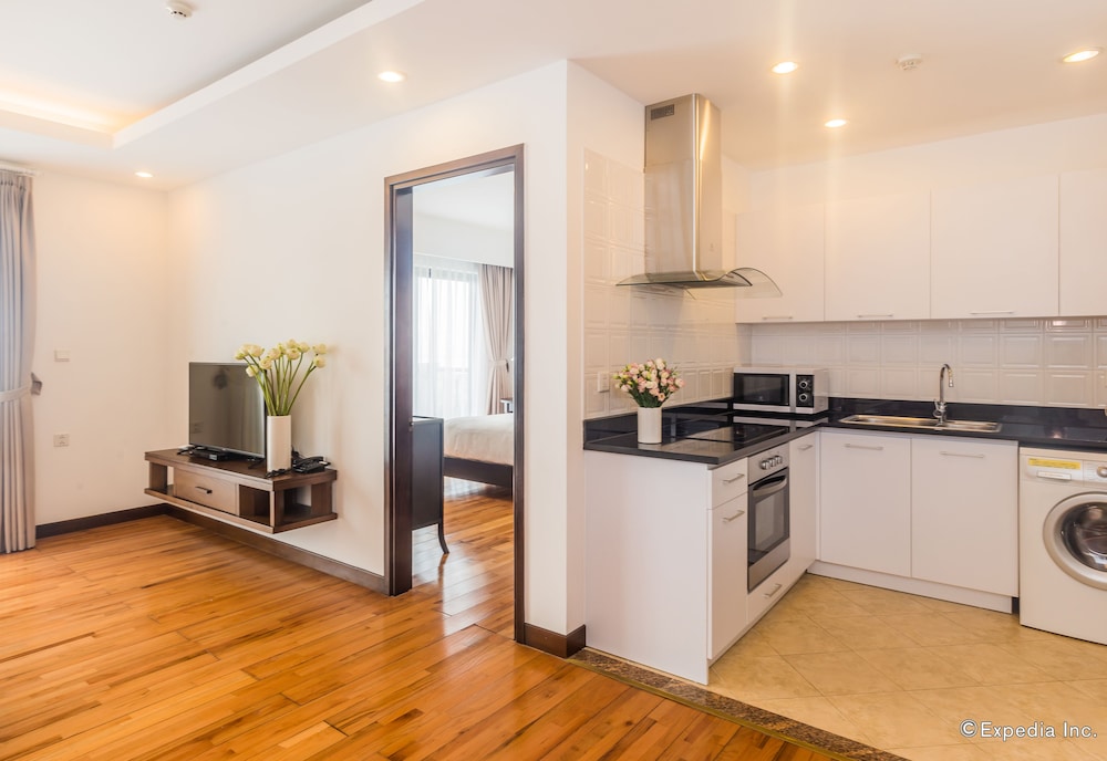 Elegant Suites Westlake 33/72