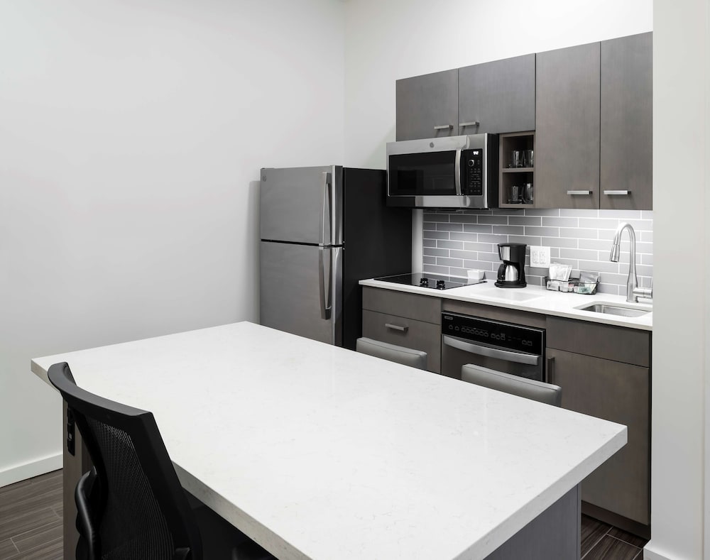 Hyatt House Tempe / Phoenix / University 11/50