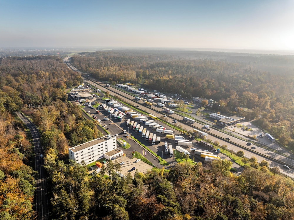 SERWAYS HOTEL WEISKIRCHEN 53/58