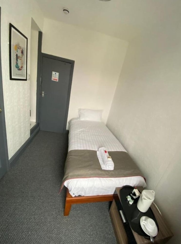 Bank Street Hotel 33/40