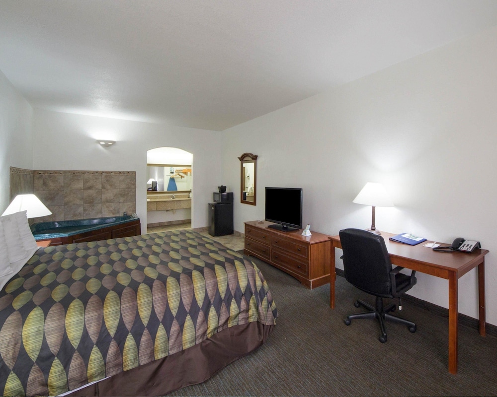 Quality Inn & Suites Rio Grande City, TX 13/39