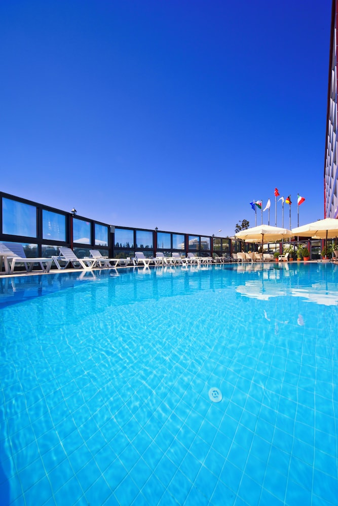 VOLLEY HOTEL ISTANBUL 70/73