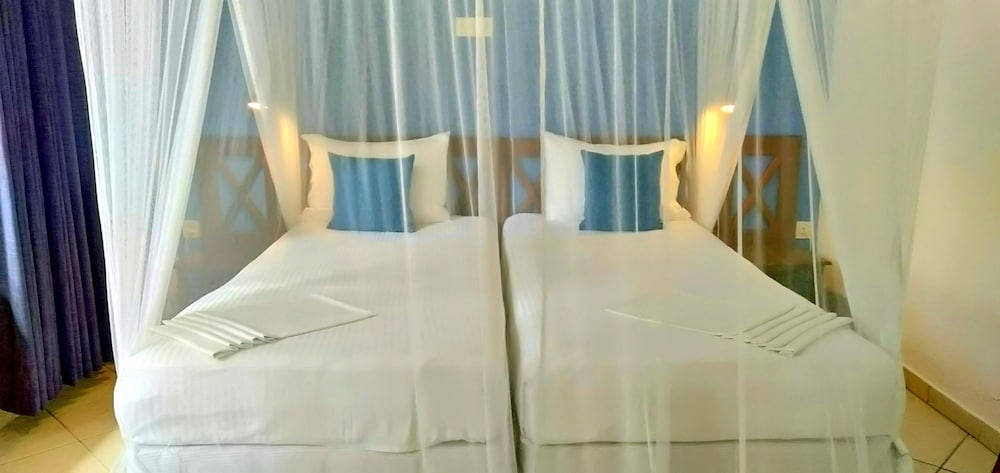 DELUXE, TWIN BEDS