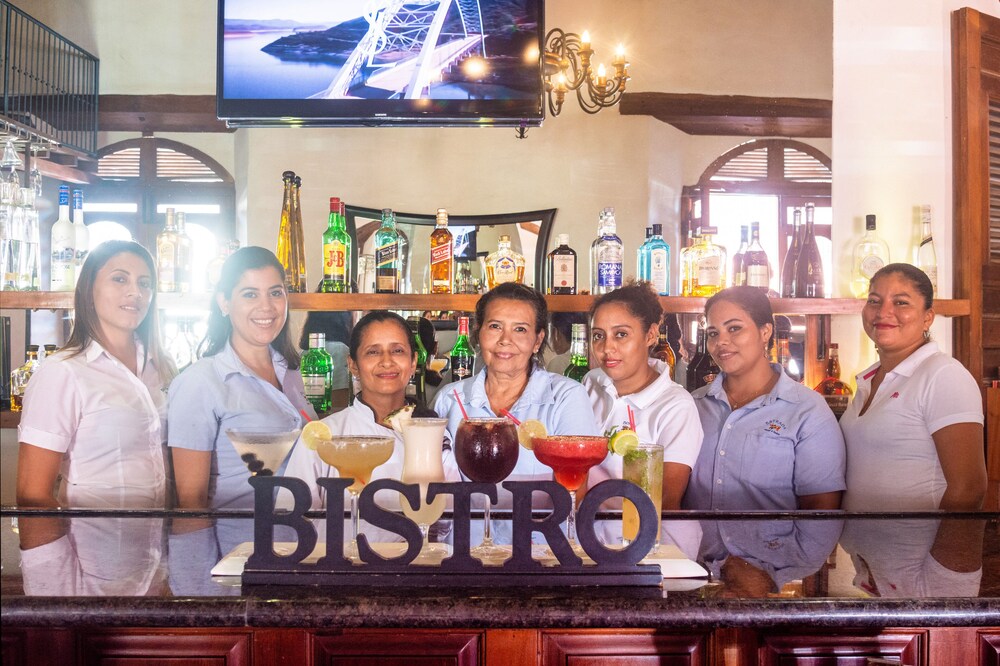 Estrada Hotel And Bistro 9/55
