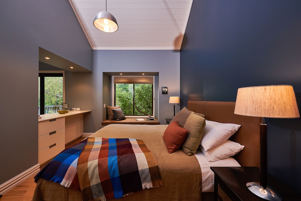 Cottage, King Bed, Lake Side