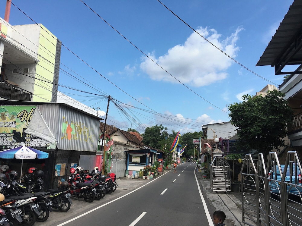 Hotel Alami near Alun-Alun Klaten 36/40