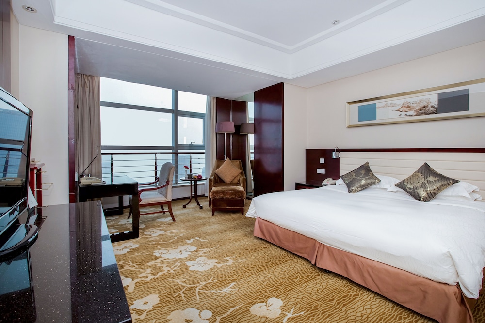 New Century Hotel Qingdao 18/73