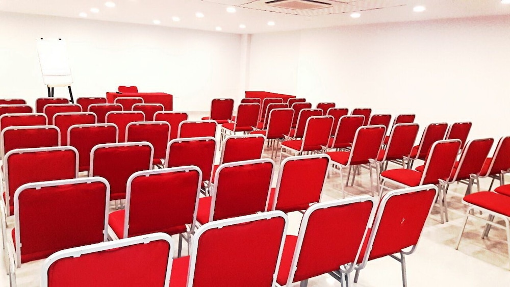 THE CURZON COURT 15/22
