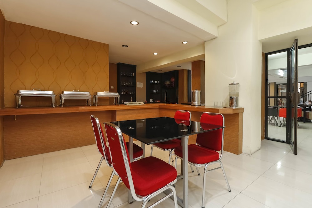 RedDoorz Plus Grand Populer Hotel (ex Nida Rooms Makassar Sulawesi) 30/33