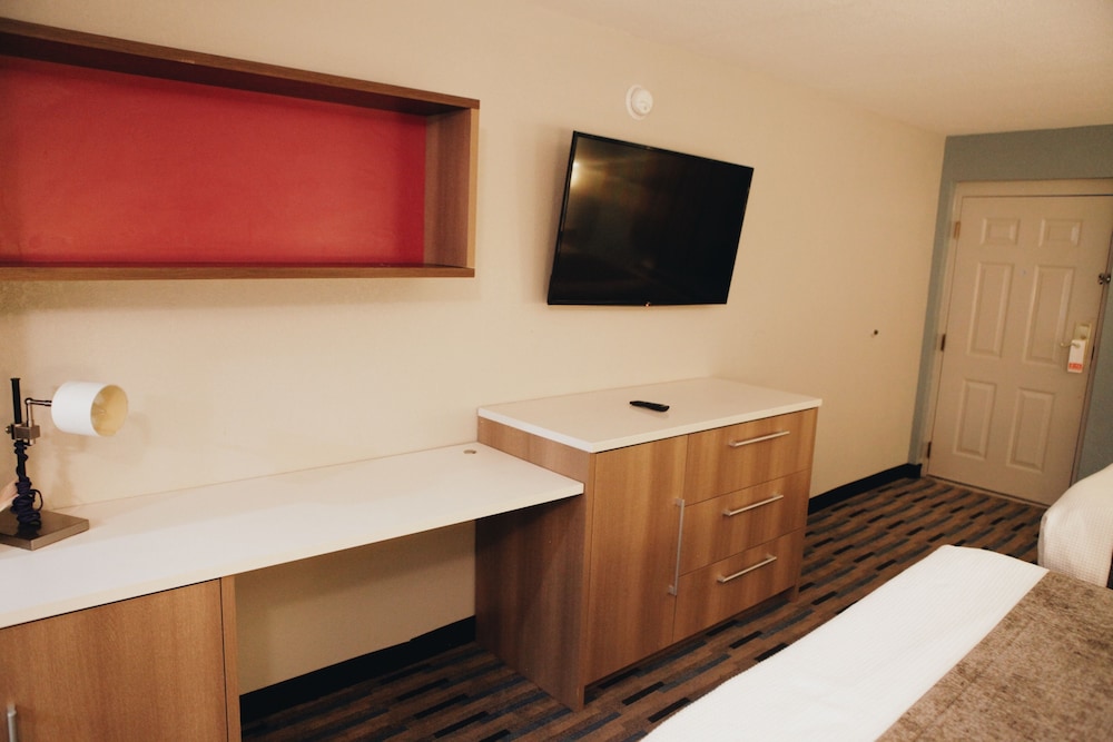 All Seasons Inn & Suites 21/41