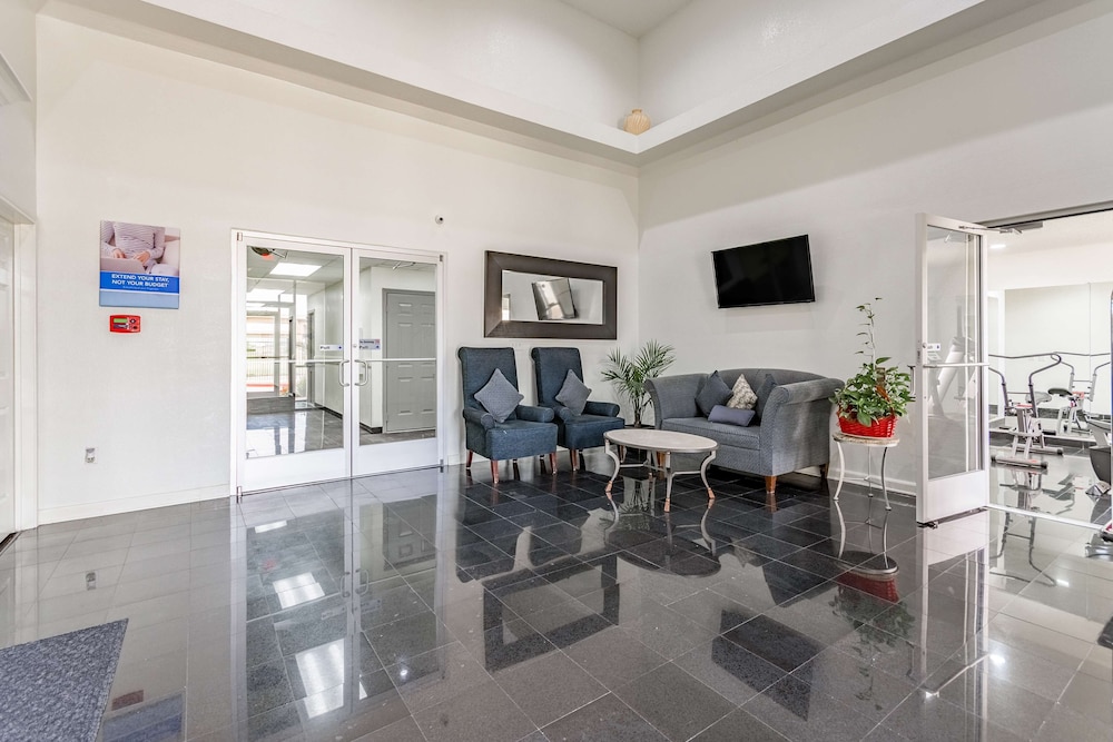 Suburban Studios Dallas Northwest Walnut Hill 25/49