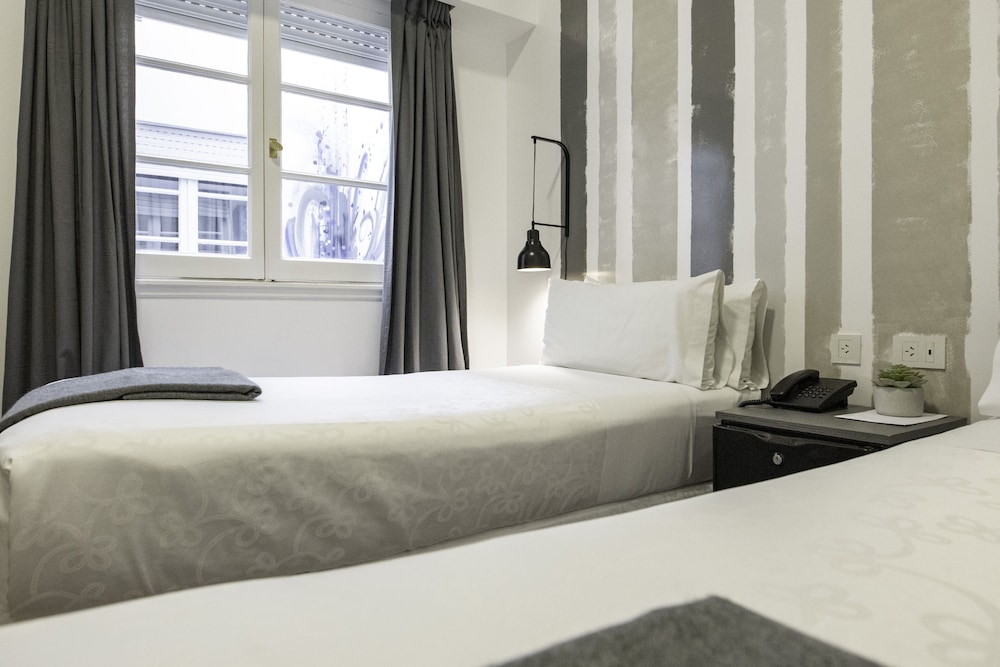 Carsson Hotel 40/67