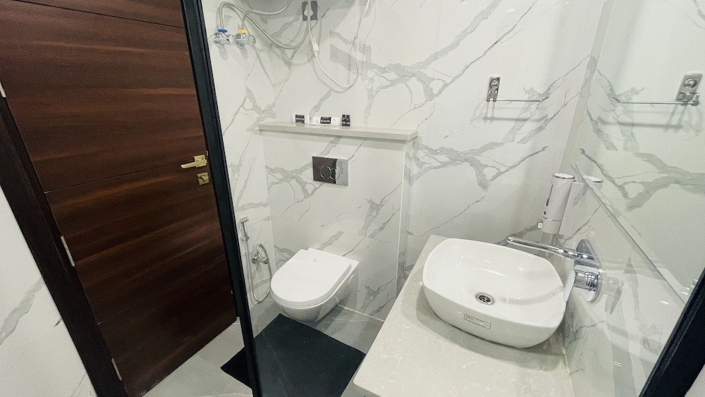 Saltstayz Basil - Near Golf Course Road 49/50