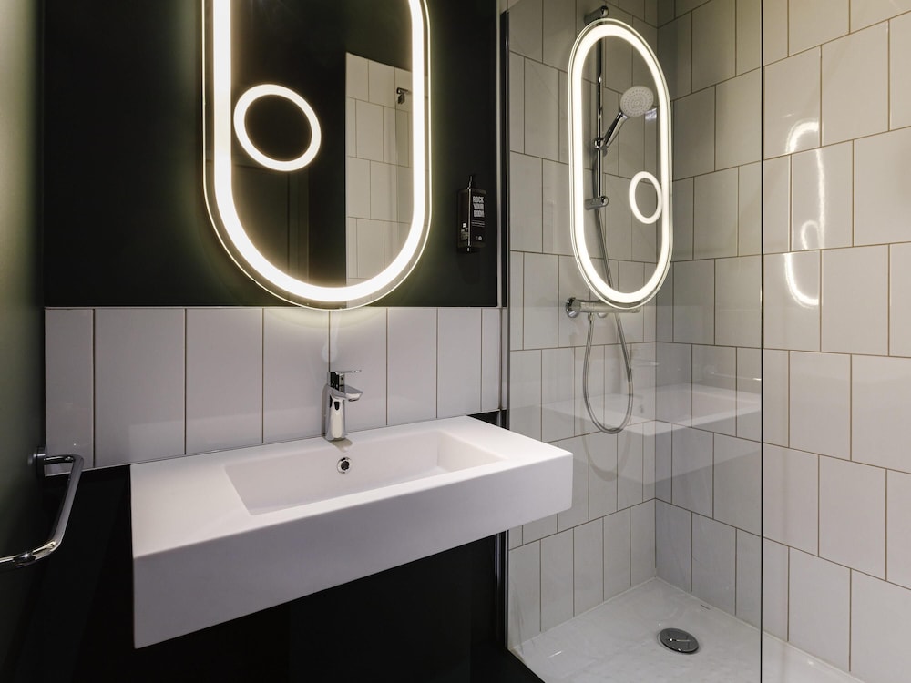 ibis Lyon Meyzieu 50/50