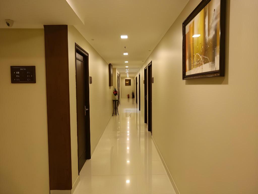 Hotel Rainbow 7/11