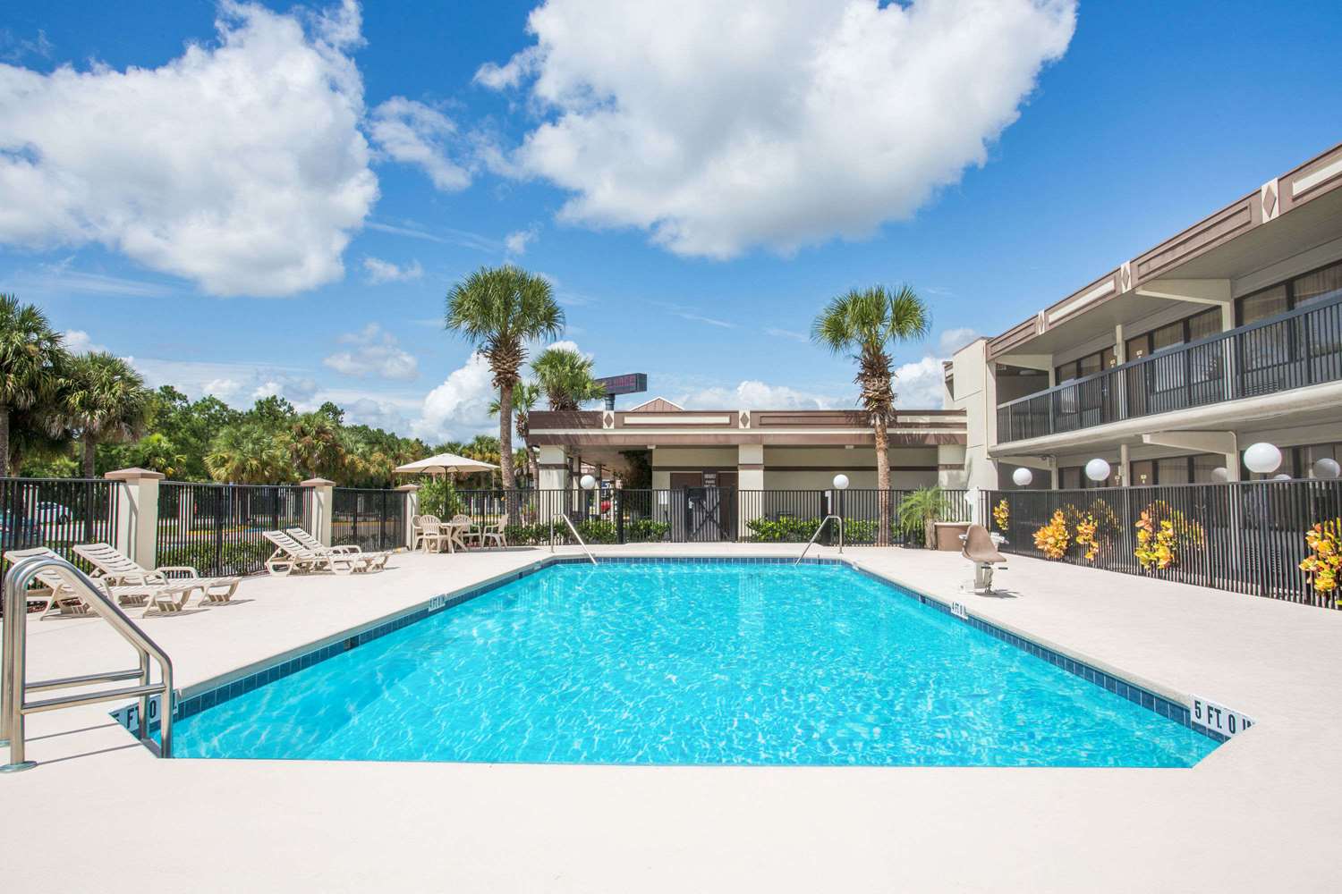 Travelodge By Wyndham Deltona 41/48