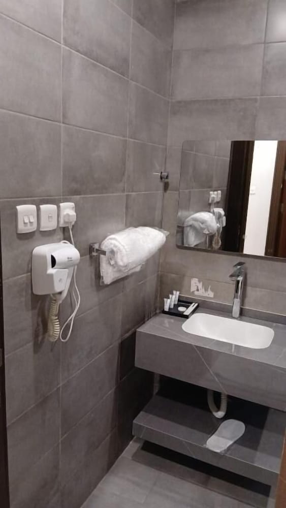 فندق كلاوزر للشقق الفندقية(Clowzer Hotel Apartments) 49/51