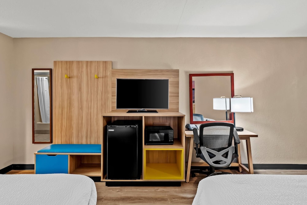 Days Inn by Wyndham Whitmore Lake 52/64