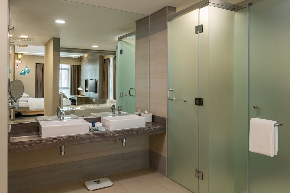 Four Points by Sheraton Production City Dubai 54/58
