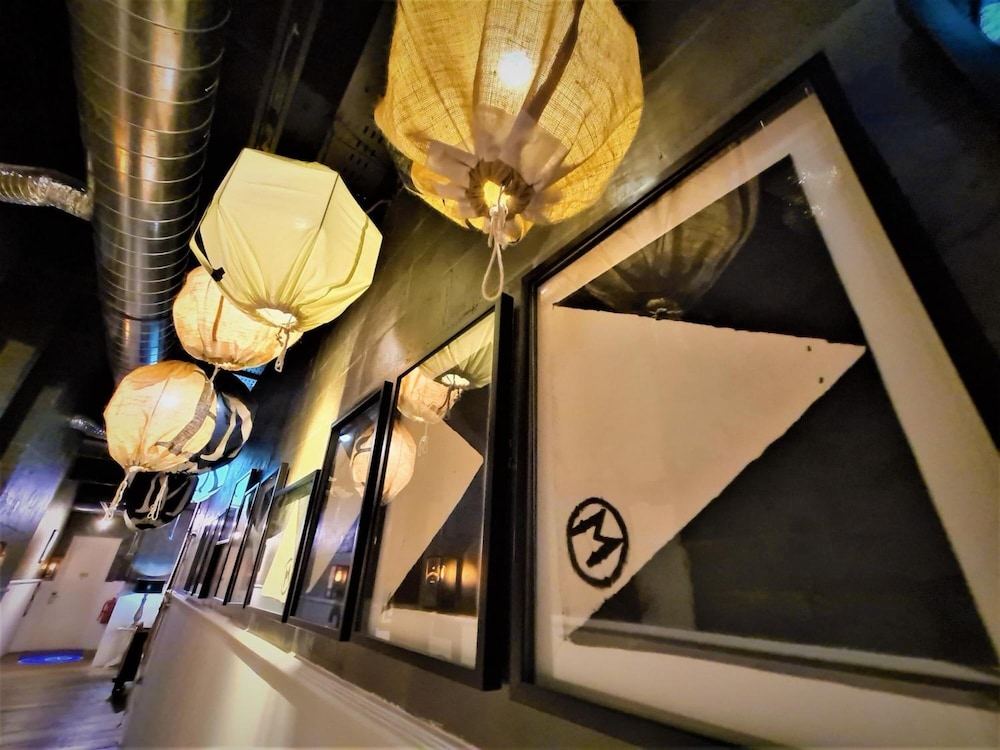 M Boutique Station 18 28/65
