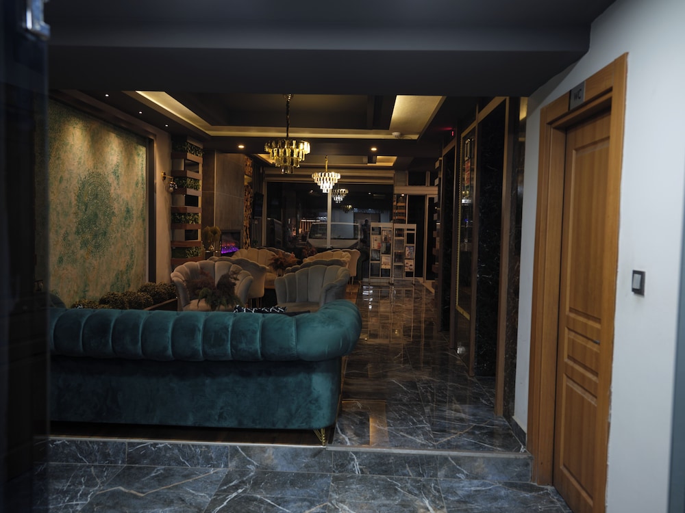 Grand Zara Hotel 37/49