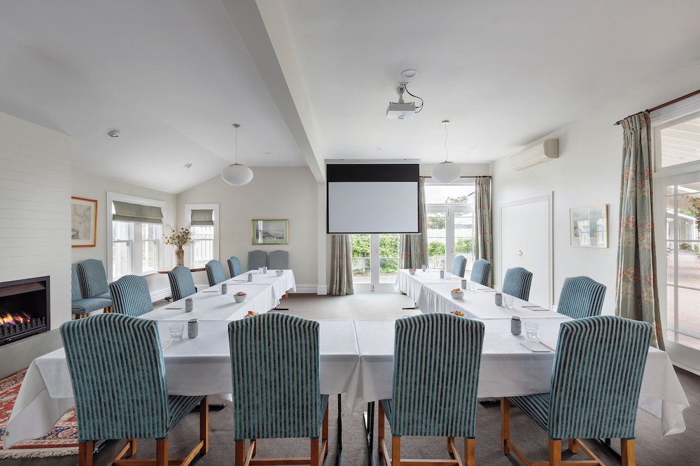 THE MARTINBOROUGH HOTEL 69/85