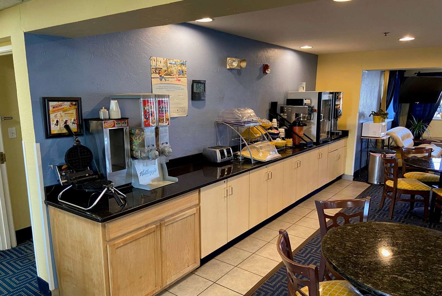 Days Inn & Suites by Wyndham Pryor 3/18