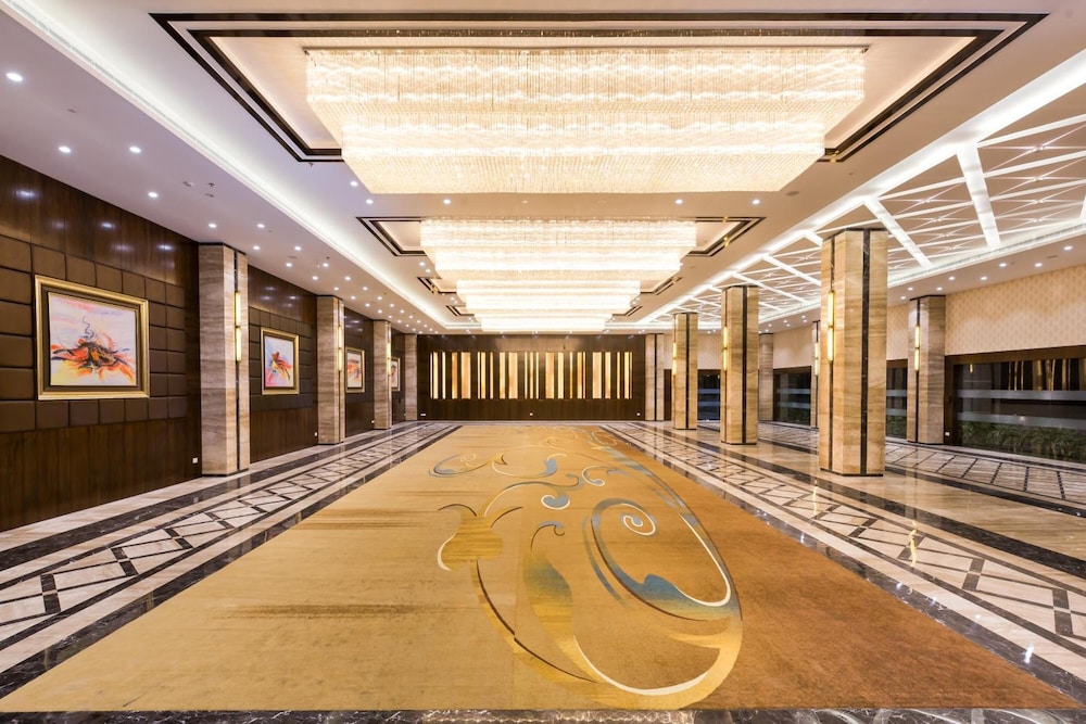 Hotel Saffron Crest 10/40