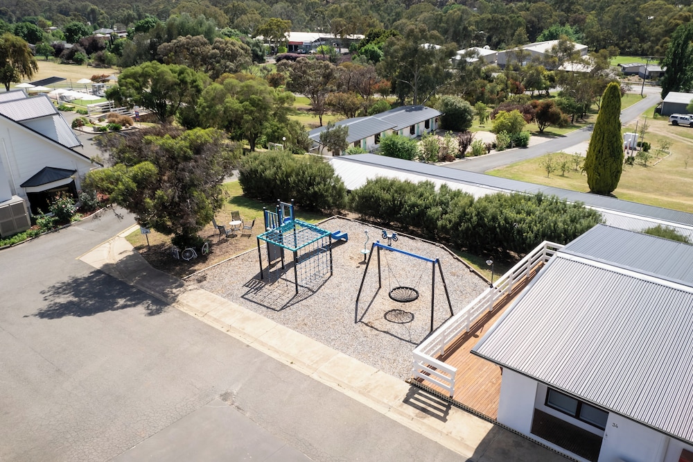 CLARE VALLEY MOTEL 58/62