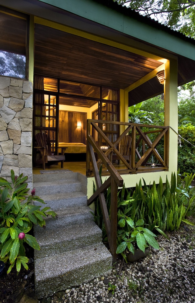 Tropico Latino Hotel 69/74