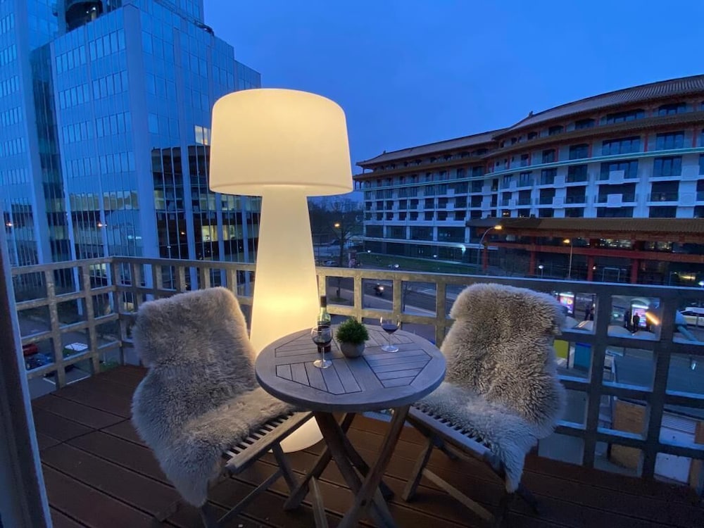 Paragon Apartments 33/37