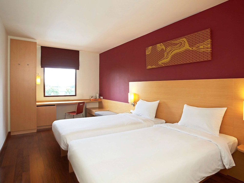 Ibis Bangkok Riverside 16/66