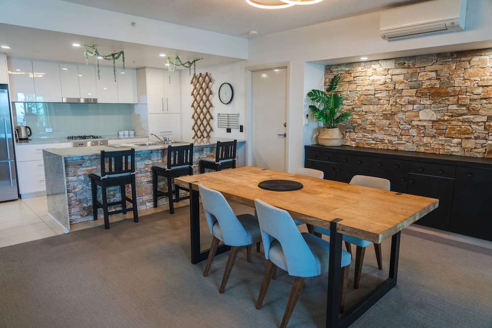 Proximity Waterfront Apartments 36/46